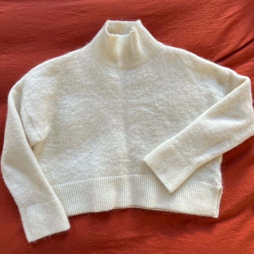White wool mohair turtle neck sweater